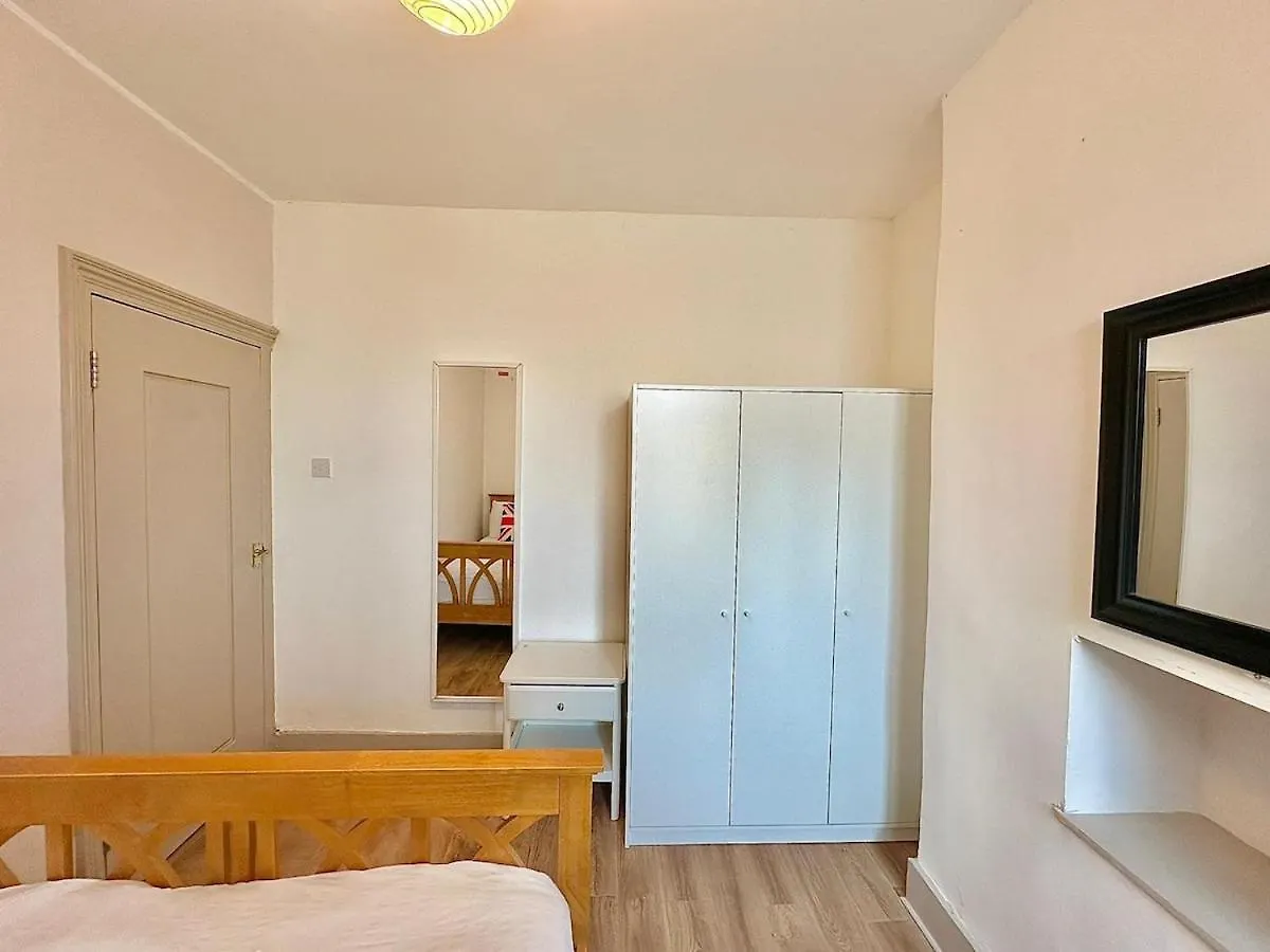 Holiday home Large House In Central 105 London
